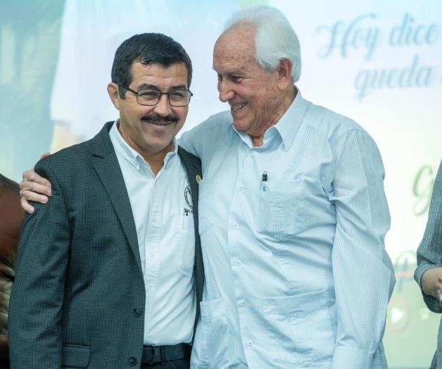 Se despide  decano de la  Universidad