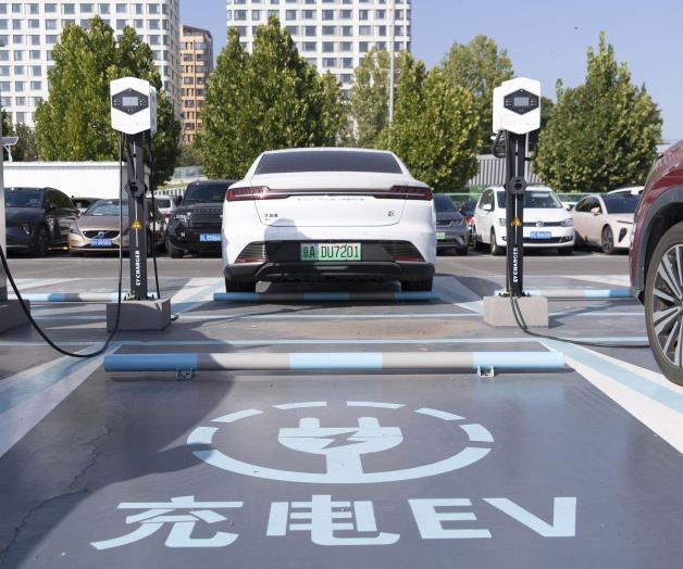 Debido a costos y límites de autonomía: Enfrentan escepticismo a automóviles eléctricos