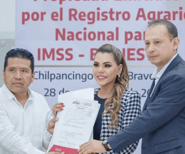 Evelyn Salgado entrega 32 títulos de propiedad a IMSS-Bienestar