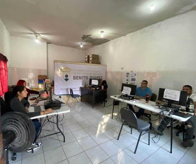 Registro de becas en Mercado Ejidal Registro de becas en Mercado Ejidal