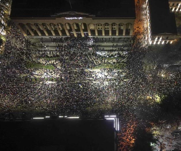 Más de 100 detenidos en enfrentamientos entre la policía y manifestantes en Georgia Más de 100 detenidos en enfrentamientos entre la policía y manifestantes en Georgia