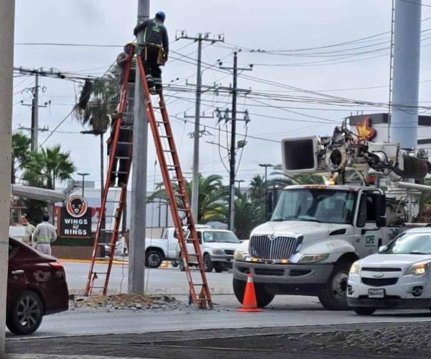 Deja accidente sin luz a comercios y viviendas en bulevar Hidalgo