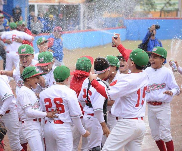 Tricolor se corona invito: &iexcl;M&eacute;xico, campe&oacute;n!