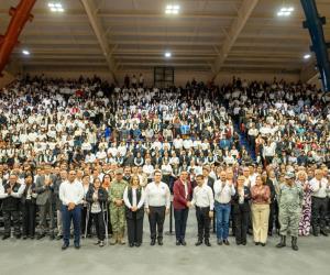 Entregan Gobernador y Rector de la UAT equipo de cómputo a estudiantes y docentes