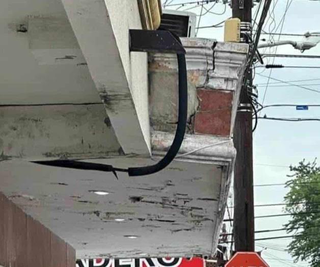 Marquesina en mal estado: Un riesgo, edificio en Ciudad Madero Marquesina en mal estado: Un riesgo, edificio en Ciudad Madero