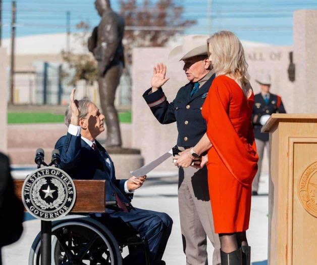 Ante el gobernador:  Juramenta como director del DPS Freeman Martin