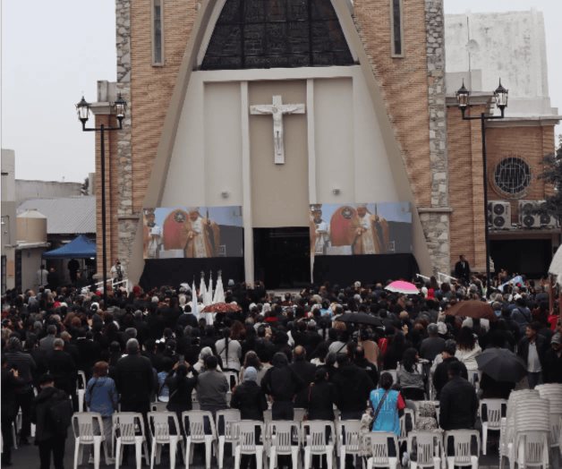 Ni la lluvia ni el frío frenan a feligreses en elevación de Concatedral Reynosa Ni la lluvia ni el frío frenan a feligreses en elevación de Concatedral Reynosa