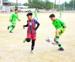 En la liga universitaria de futbol: Duelazo entre Chivas y Bravos