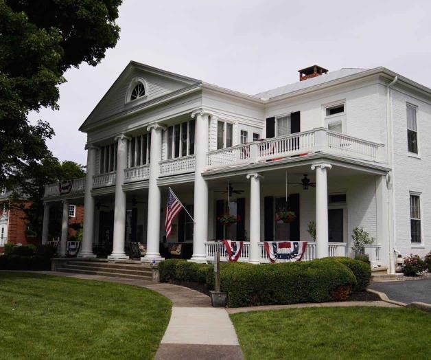 Honrarán a Víctimas de asimilación forzada: Creará Biden monumento a internado para indígenas