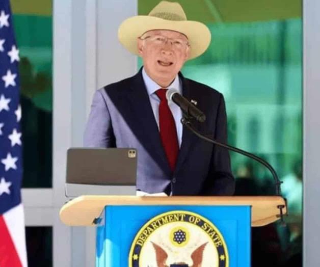 Ken Salazar celebra nominación de Landau como subsecretario de Estado