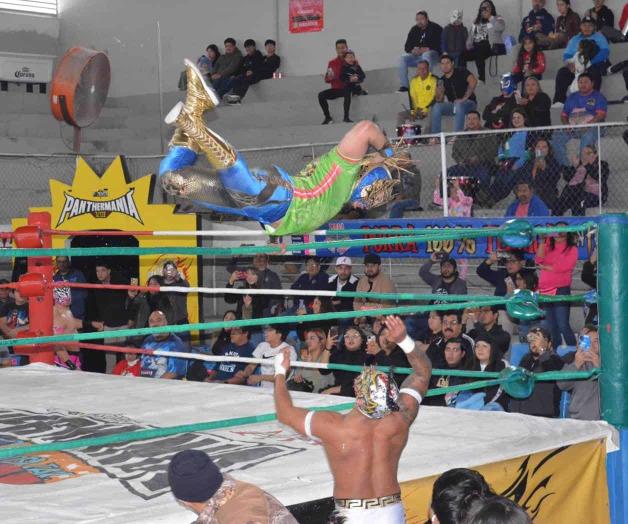 Da el Komander una gran lucha &iexcl;En su casa y con su gente!