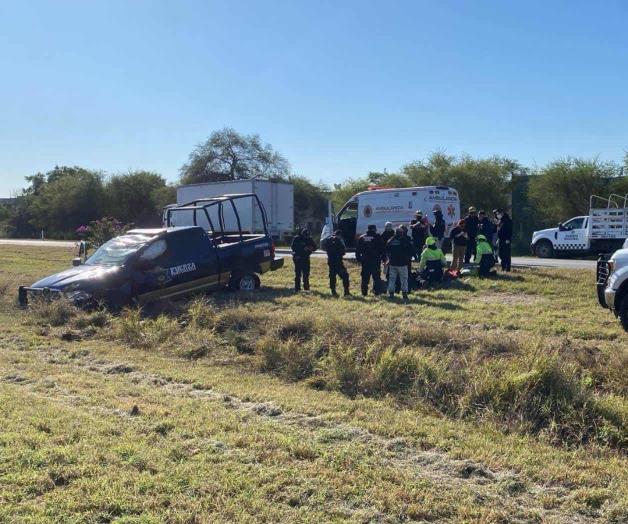 Vuelcan custodios rumbo a Penal de Cadereyta en Autopista a Reynosa