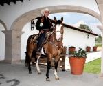 Rinden tributo a Vicente Fernández en aniversario luctuoso