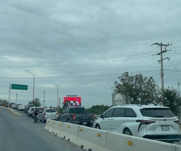 Hacen hasta dos horas de fila para cruzar al Valle de Texas Hacen hasta dos horas de fila para cruzar al Valle de Texas