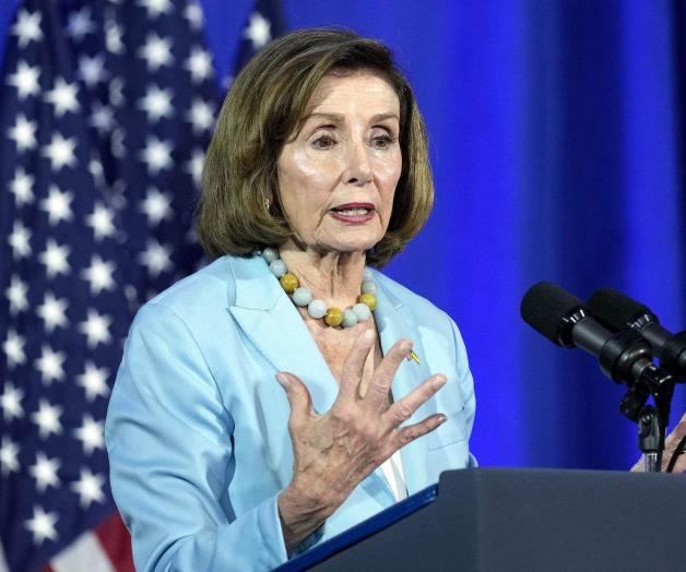 Hospitalizan a Pelosi tras sufrir una caída