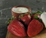 Beneficios del yogur con frutas para tu microbioma intestinal