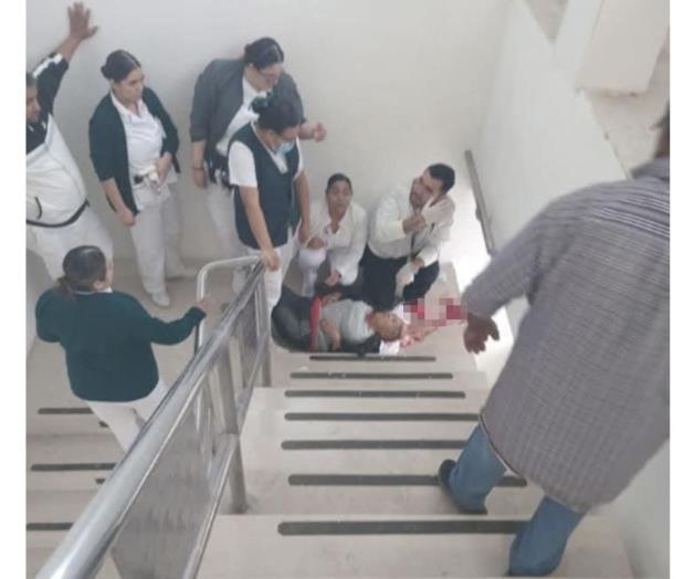 Mujer cae en escaleras del IMSS Reynosa; elevadores sin funcionar desde hace 4 meses