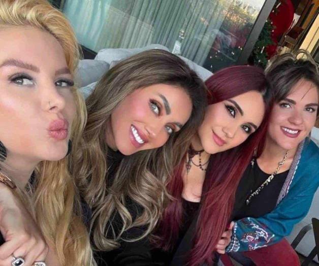 Anahí y Dulce María terminan el año con fiesta Anahí y Dulce María terminan el año con fiesta