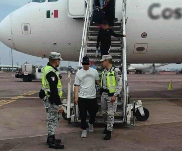 Llevan a Puente Grande a hombre que intentó desviar vuelo Llevan a Puente Grande a hombre que intentó desviar vuelo