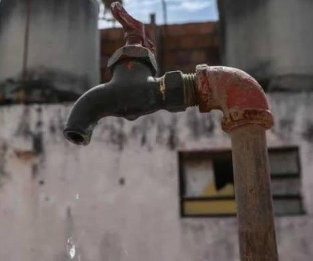 Cumplen tres semanas sin agua potable