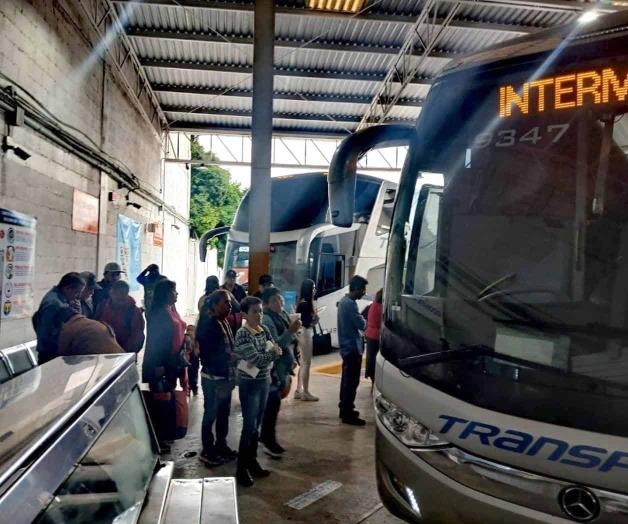 Con inicio de periodo vacacional: Saturadas las terminales de pasajeros