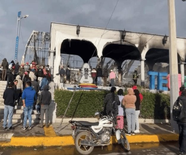 Corto circuito provocó incendio en tianguis de Teoloyucan Corto circuito provocó incendio en tianguis de Teoloyucan
