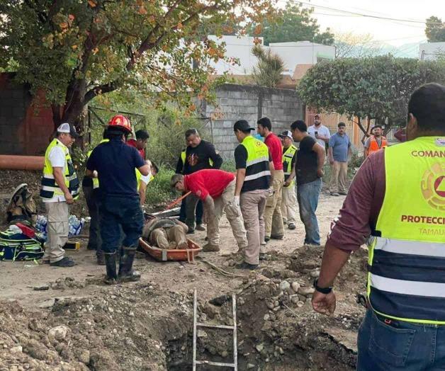 Rescatan a trabajador semi-enterrado en zanja en Ciudad Victoria