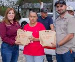 Entrega Ernestina apoyos alimenticios