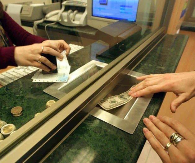 Empieza a darse abasto de dólares Empieza a darse abasto de dólares