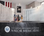 Oficina de aduanas de Estados Unidos, dedican monumento al valor de los caídos