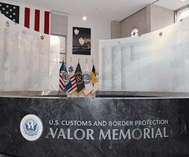 Oficina de aduanas de Estados Unidos, dedican monumento al valor de los caídos Oficina de aduanas de Estados Unidos, dedican monumento al valor de los caídos