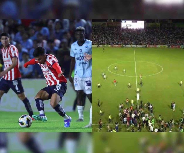 Afición de Chivas invade la cancha de Estadio Tamaulipas