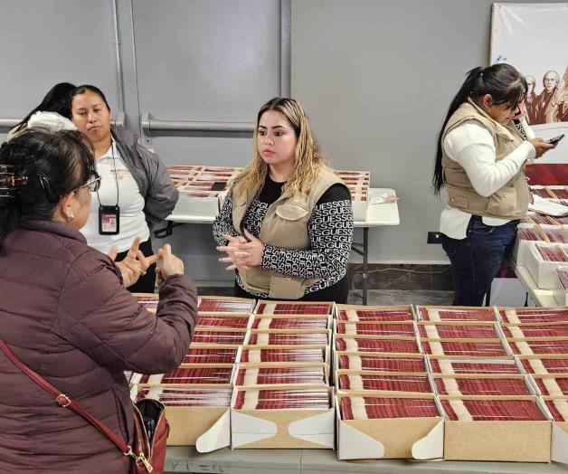 Entregan tarjetas Mujeres Bienestar