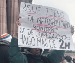 Protestan por aumento al costo del transporte público en Monterrey