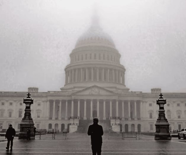 Detienen a hombre por intentar entrar al Capitolio con un machete