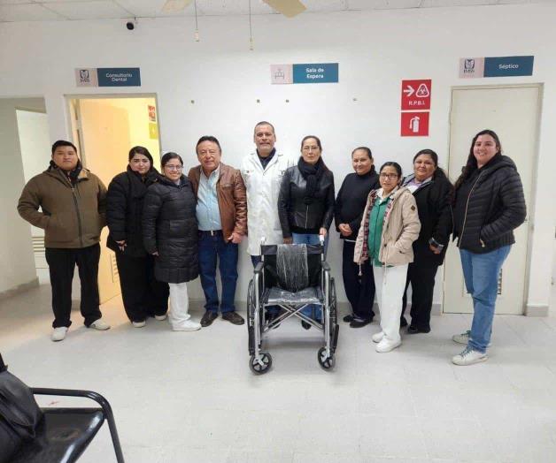 Dona diputada silla de ruedas a Centro de Salud Dona diputada silla de ruedas a Centro de Salud