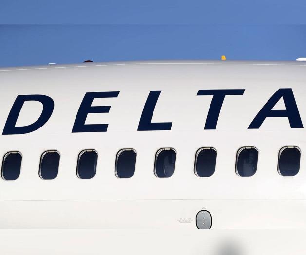 Aborta avión despegue  por fallas en el motor