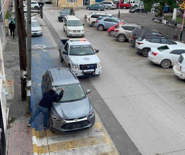 A respetar los lugares para discapacitados: Endurecen tránsitos la vigilancia A respetar los lugares para discapacitados: Endurecen tránsitos la vigilancia