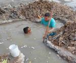 Reparan fuga a 5ºC bajo el agua en Reynosa