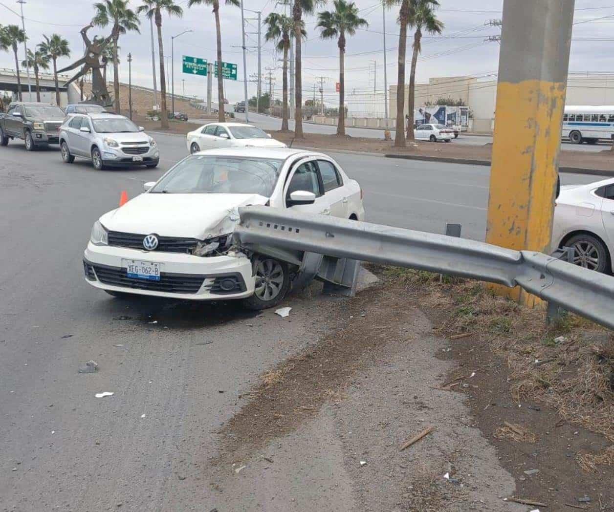 ‘Cerrazón’ proyecta auto contra barra de protección en Puente Elevado de Monterrey-Reynosa