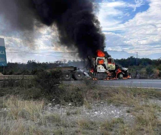 Reportan bloqueos en Hualauises y Linares