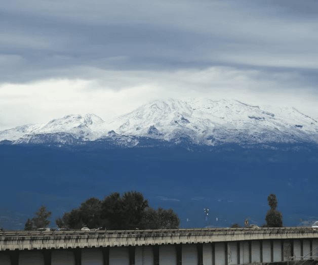 As&iacute; se ven el Iztacc&iacute;huatl y Popocat&eacute;petl cubiertos de nieve