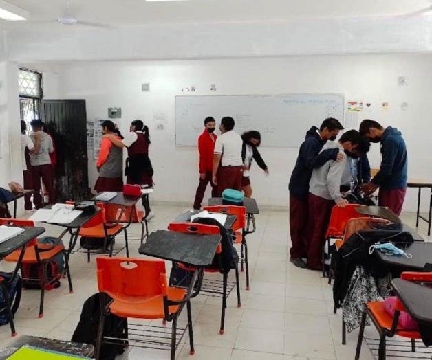 Cumplen 3 meses sin luz en escuela