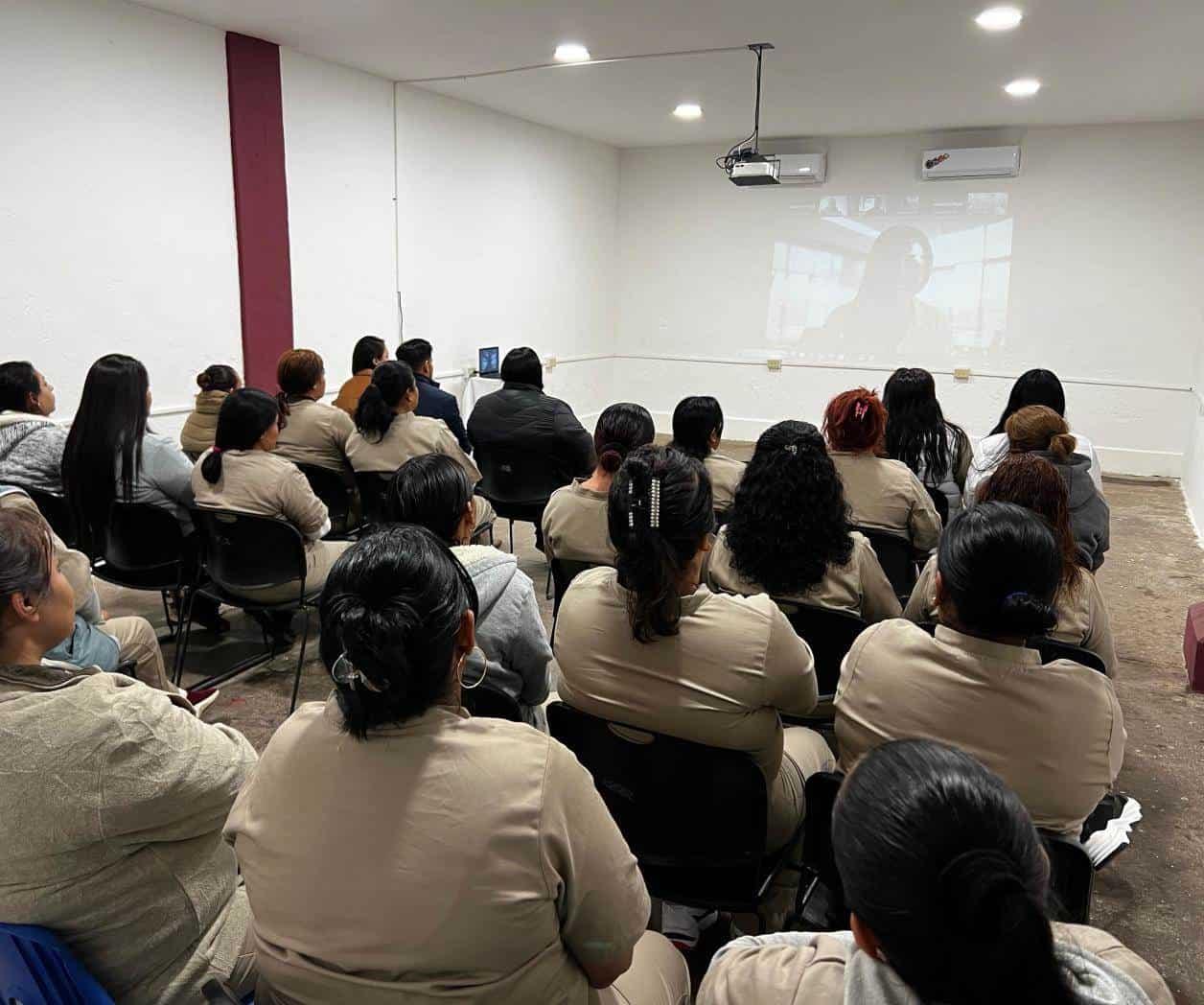 Llevan clases a los Centros Penitenciarios