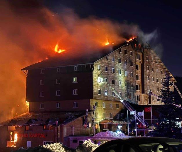 Incendio en hotel en Turquía deja 66 muertos