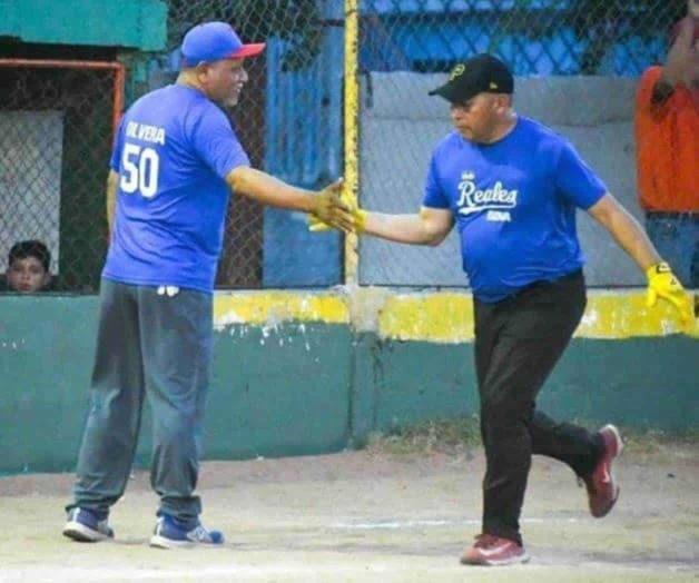Superan los Reales a los Astros en softbol