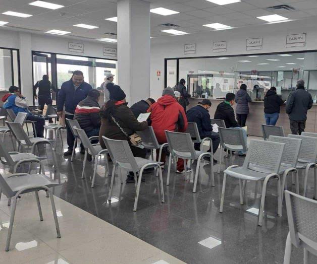 Baja afluencia de trámite de placas y engomados Baja afluencia de trámite de placas y engomados