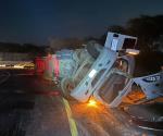 Accidente de tráiler con productos lácteos en Carretera Monterrey - Reynosa