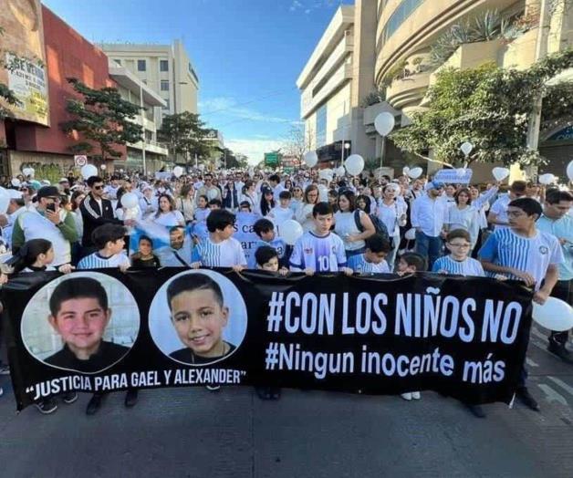 Marcha multitudinaria en Culiacán por asesinato de niños