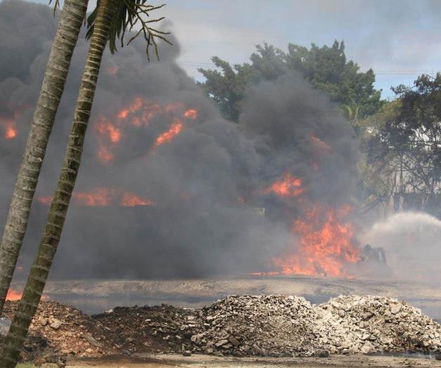 Se incendia centro huachicolero en Centro, Tabasco